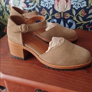 NIB Patina Heeled Mary Jane's, Taupe Suede, 5.5